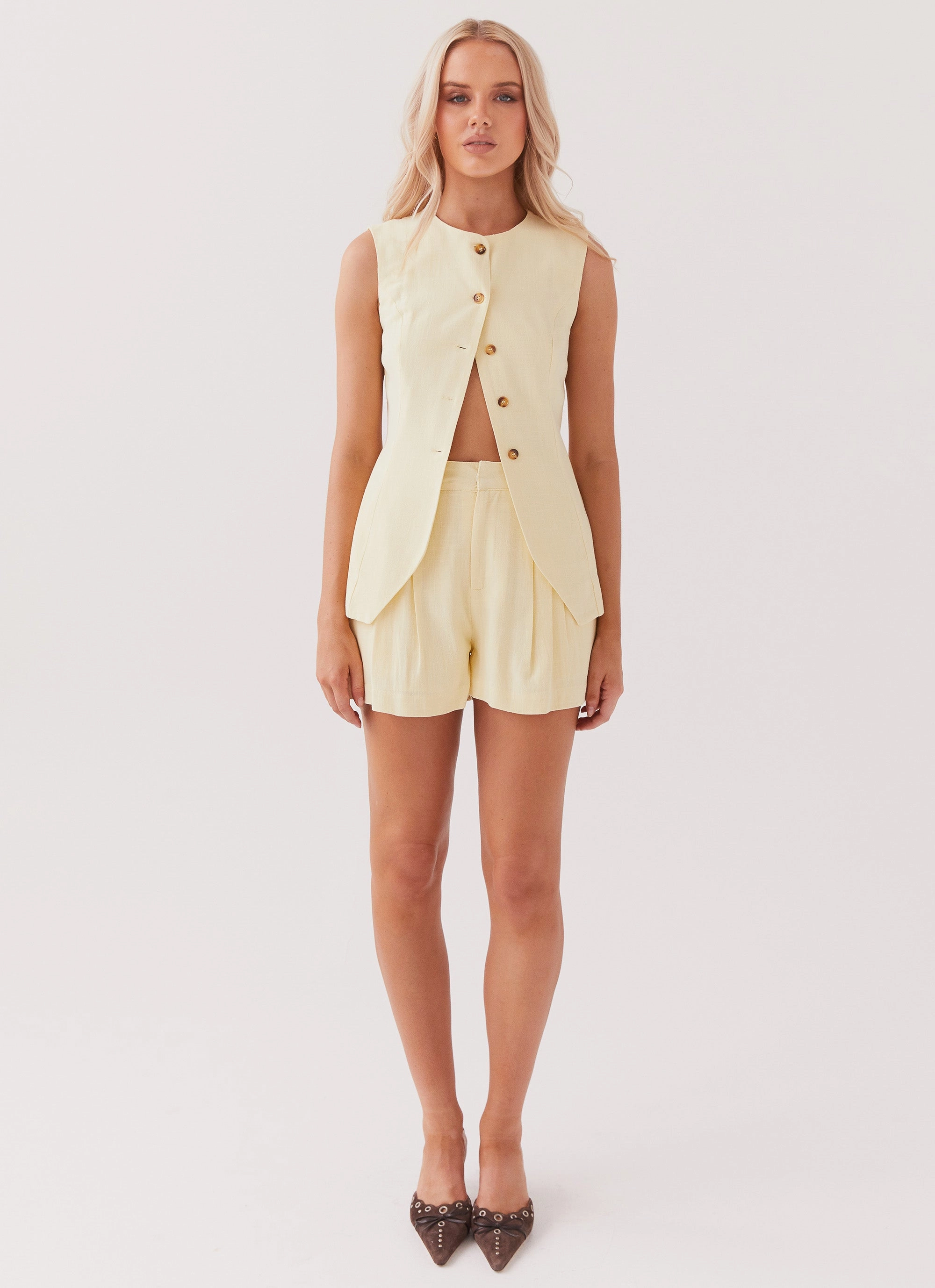 Born For Bordeaux Linen Shorts - Lemon