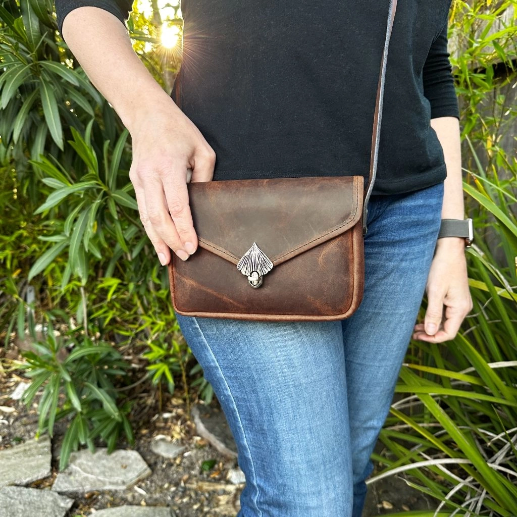 HAPPY EXTRA, Becca Cell Phone Handbag, Hard Times